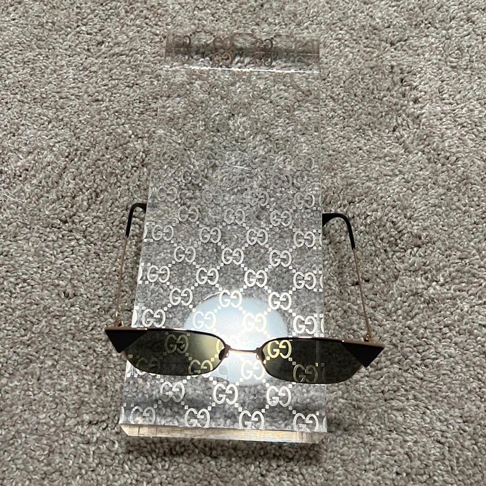 Gucci sunglasses acrylic holder